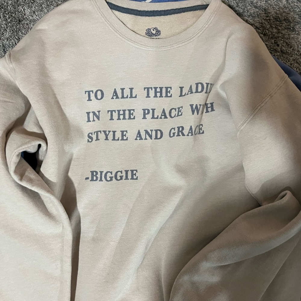 Tan Biggie quote Crewneck! Size large.